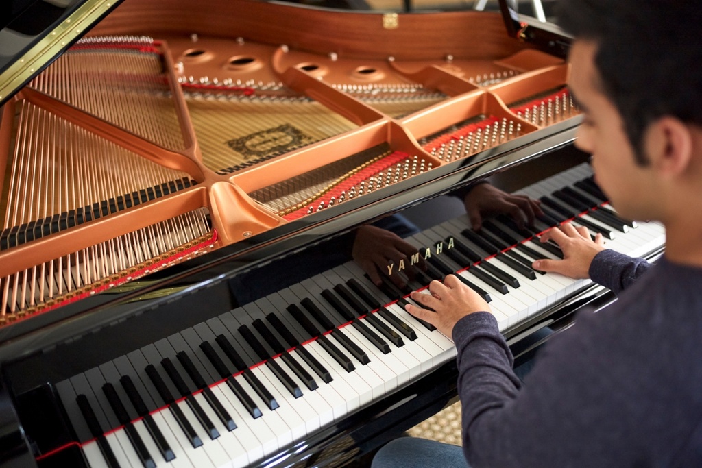 Yamaha Stutzflügel GC1MPE, schwarz poliert