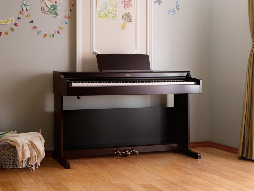 Yamaha YDP-165R Arius Digitalpiano Set Ansicht im Wohnraum