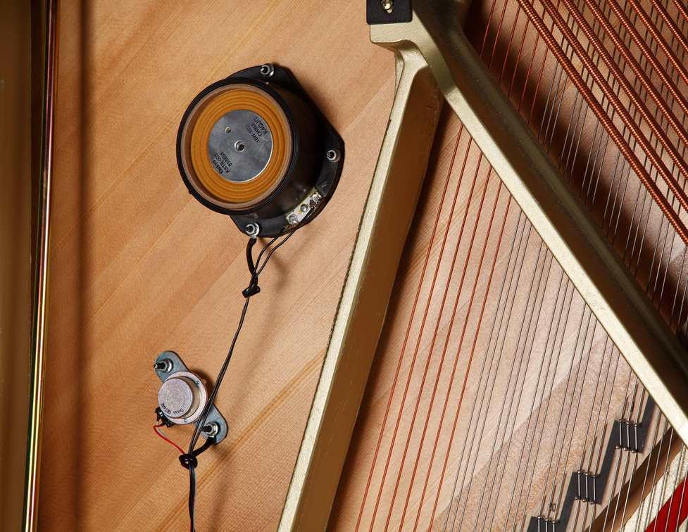Kawai Piano K-300 mit Resonanzbodenlautsprecher, schwarz poliert