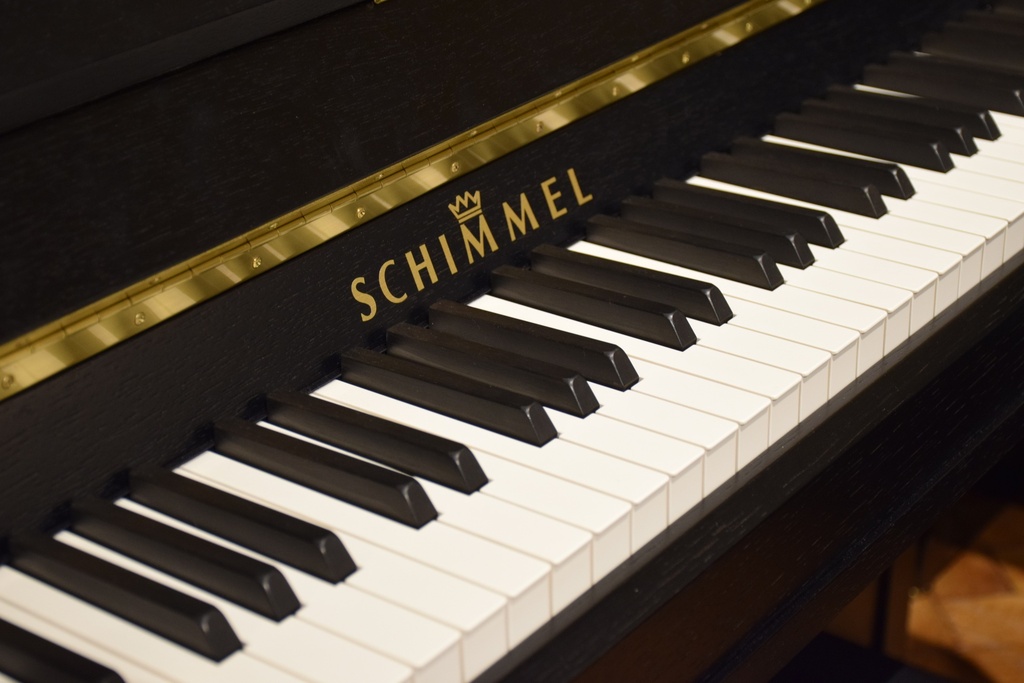 Schimmel K125 Tradition Konzertpiano Eiche schwarz satiniert